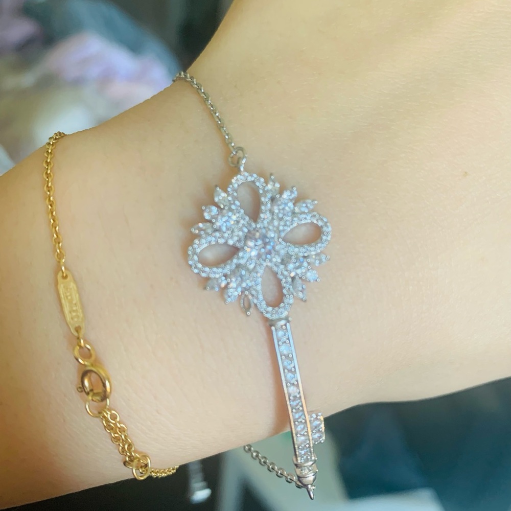 Sliver colour key bracelet